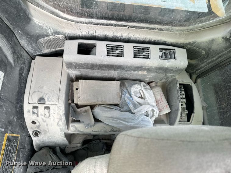 image for item OJ9435 2005 John Deere 450C LC excavator