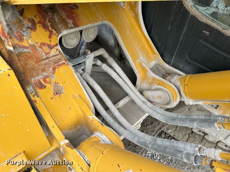 image for item OJ9435 2005 John Deere 450C LC excavator
