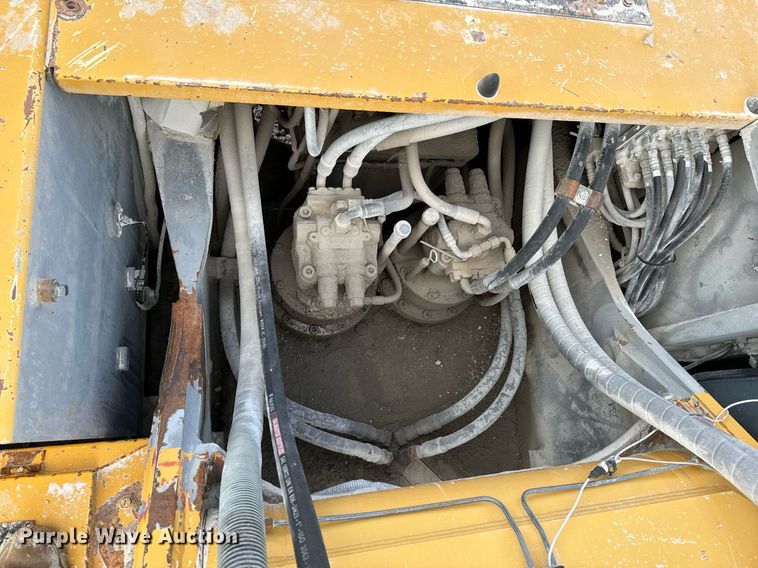 image for item OJ9435 2005 John Deere 450C LC excavator