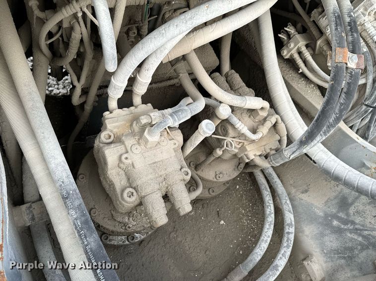 image for item OJ9435 2005 John Deere 450C LC excavator