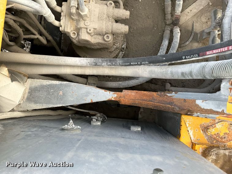 image for item OJ9435 2005 John Deere 450C LC excavator