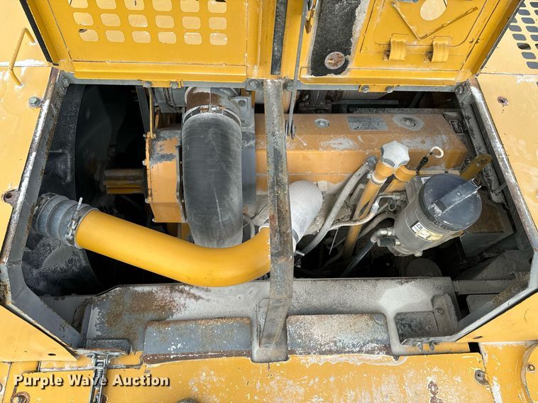 image for item OJ9435 2005 John Deere 450C LC excavator