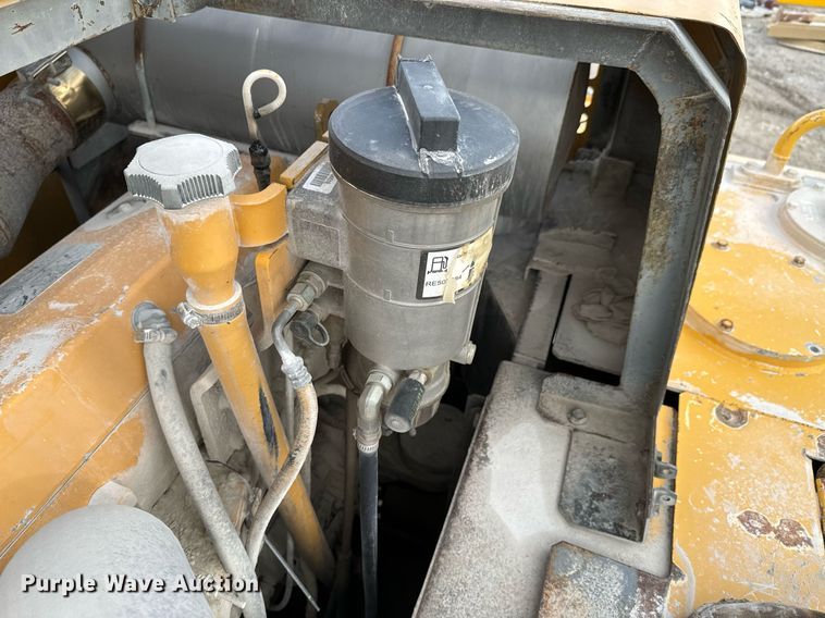 image for item OJ9435 2005 John Deere 450C LC excavator