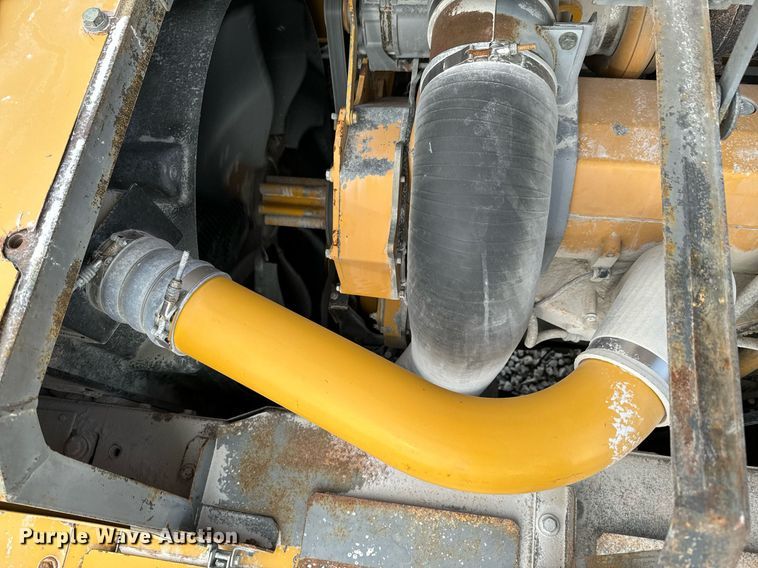 image for item OJ9435 2005 John Deere 450C LC excavator