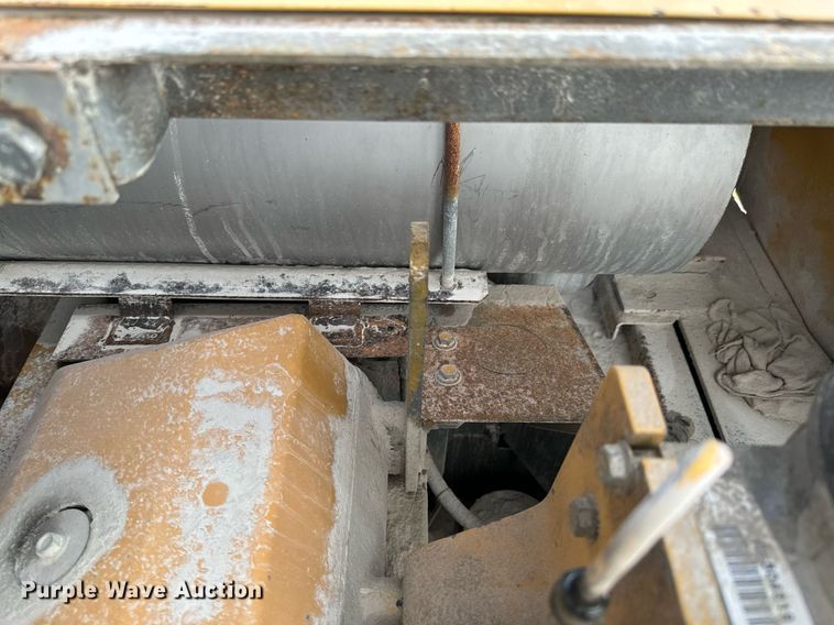 image for item OJ9435 2005 John Deere 450C LC excavator