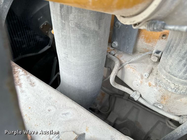 image for item OJ9435 2005 John Deere 450C LC excavator