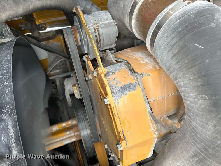 image for item OJ9435 2005 John Deere 450C LC excavator