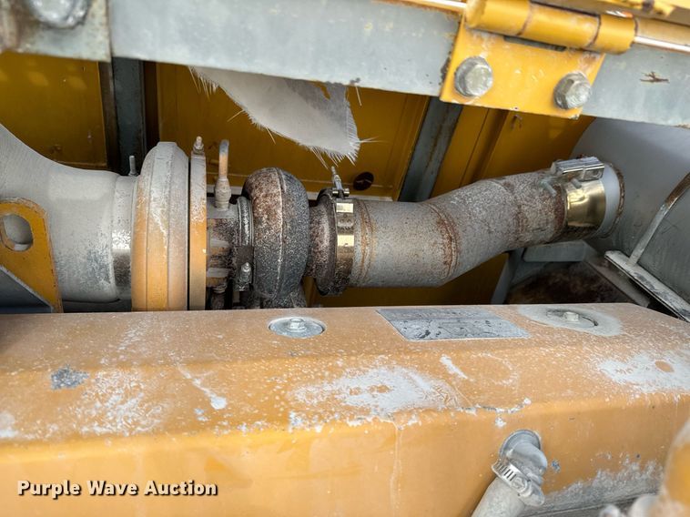 image for item OJ9435 2005 John Deere 450C LC excavator