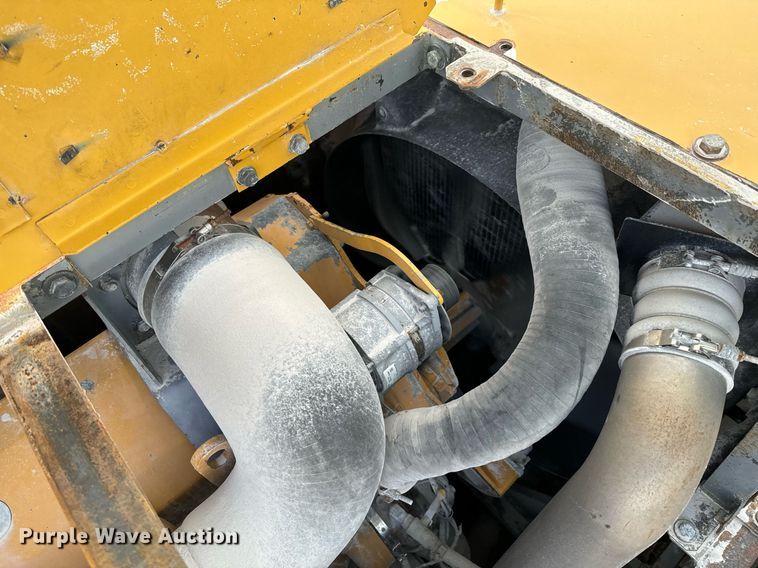 image for item OJ9435 2005 John Deere 450C LC excavator