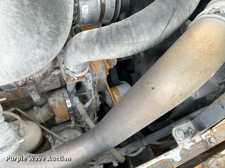 image for item OJ9435 2005 John Deere 450C LC excavator