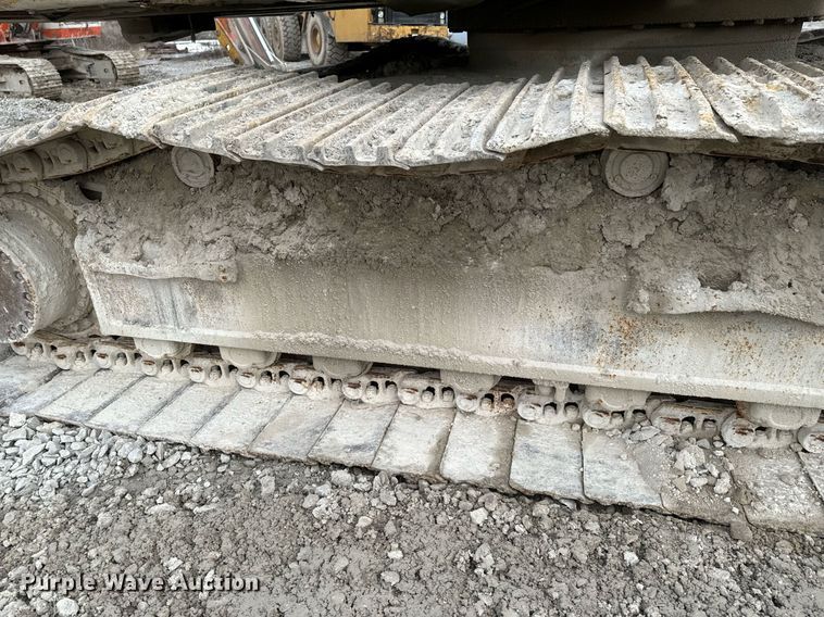 image for item OJ9435 2005 John Deere 450C LC excavator