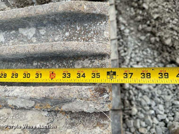 image for item OJ9435 2005 John Deere 450C LC excavator