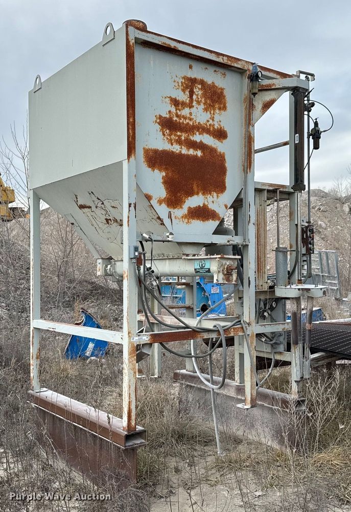 image for item OJ9443 Thomas Conveyor cement bagger