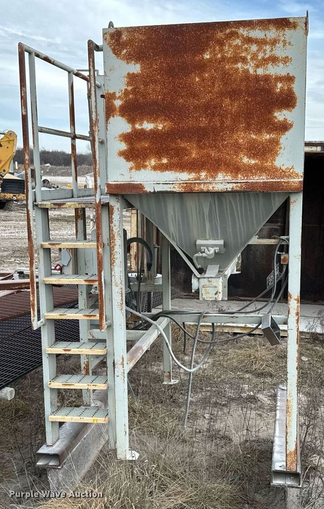 image for item OJ9443 Thomas Conveyor cement bagger