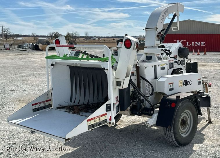 image for item OJ9476 2014 Altec CFD1217 wood chipper
