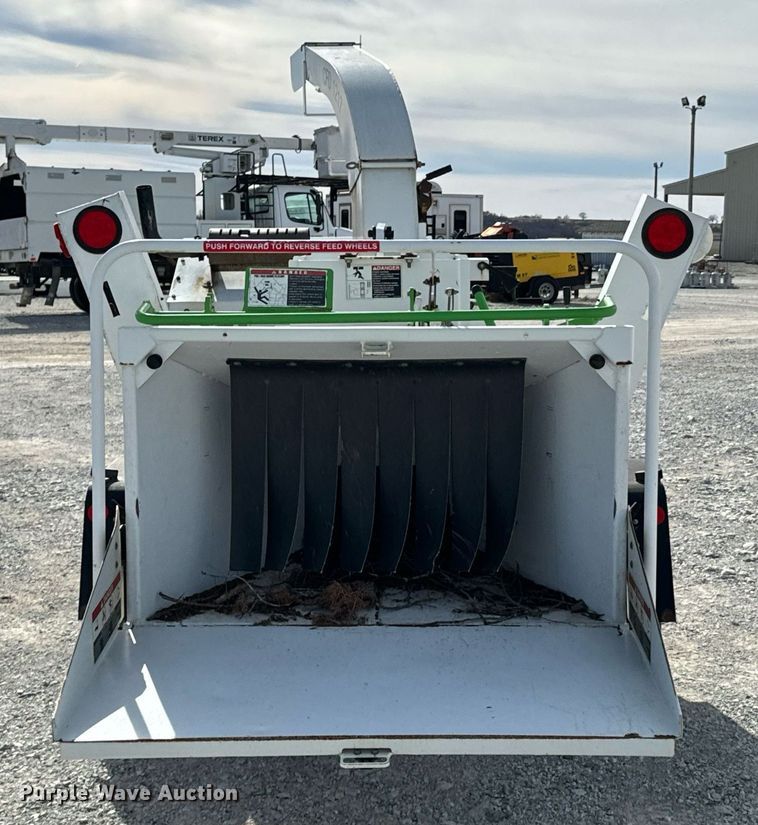 image for item OJ9476 2014 Altec CFD1217 wood chipper