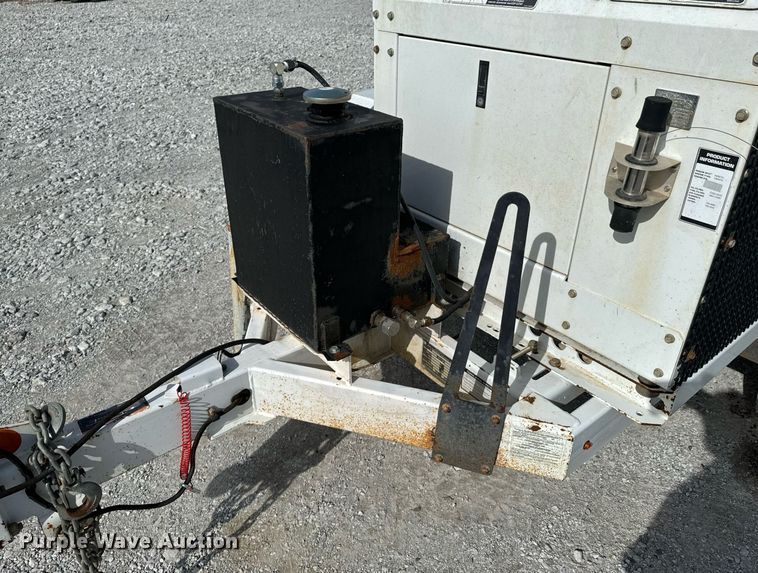 image for item OJ9476 2014 Altec CFD1217 wood chipper