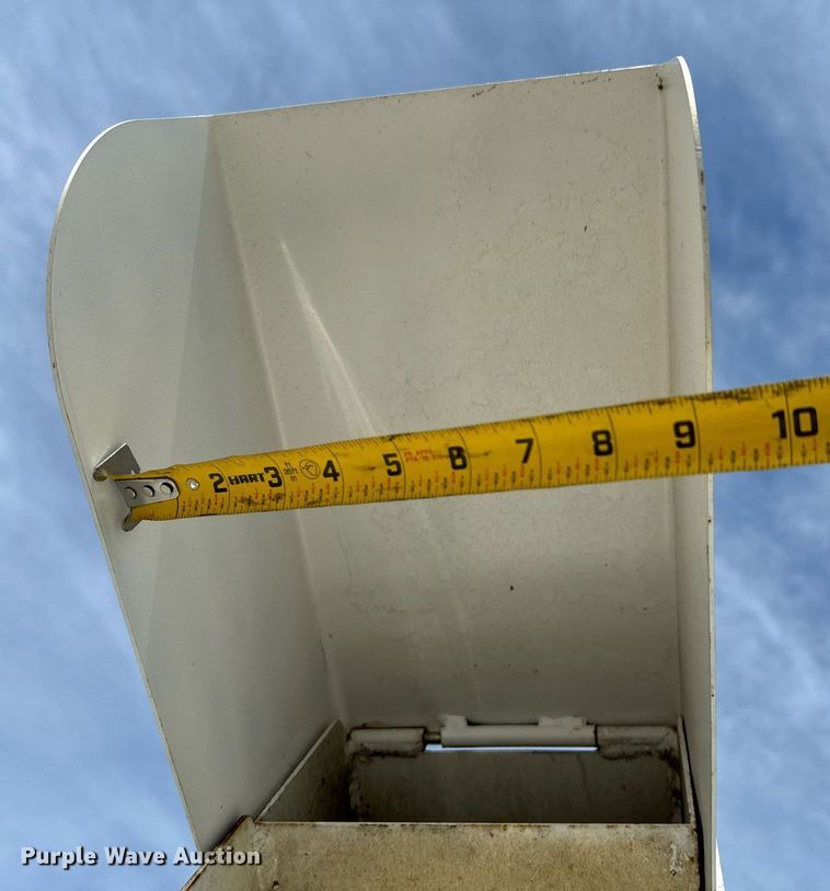 image for item OJ9476 2014 Altec CFD1217 wood chipper