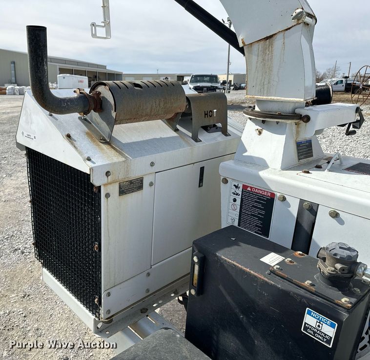 image for item OJ9476 2014 Altec CFD1217 wood chipper