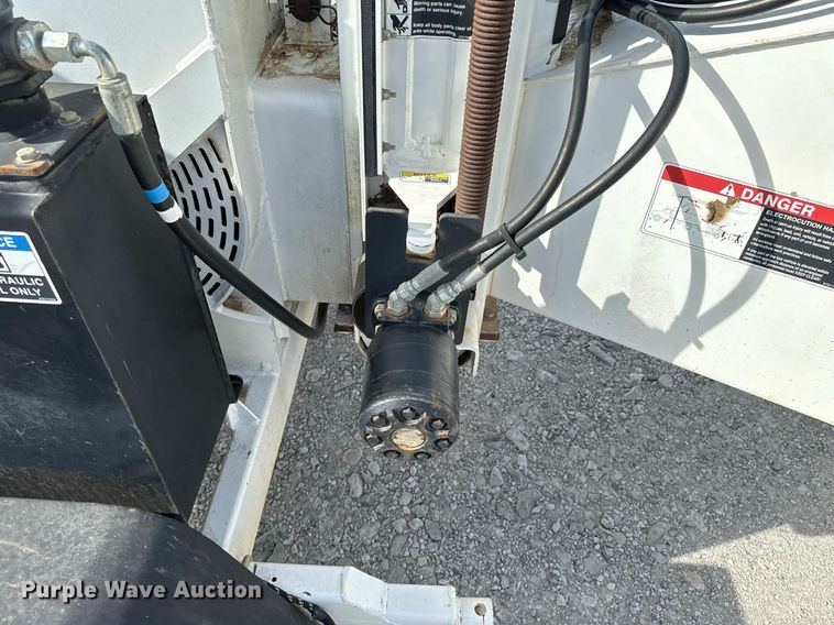 image for item OJ9476 2014 Altec CFD1217 wood chipper