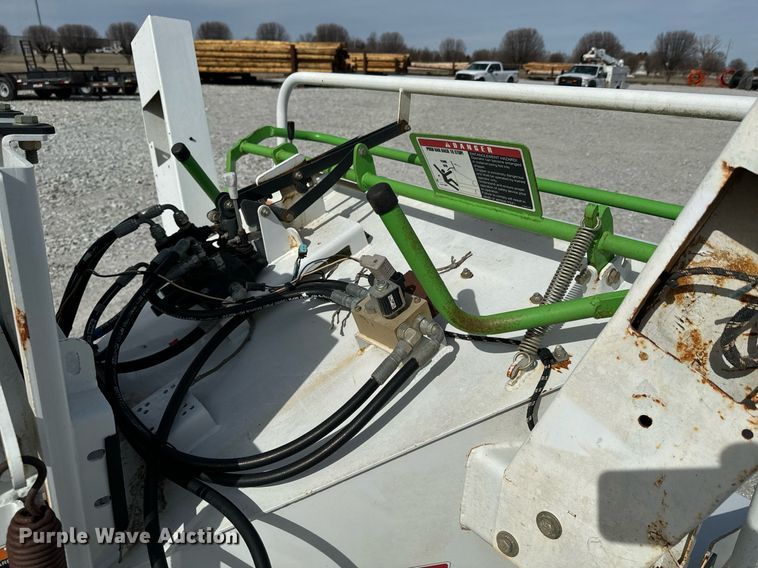 image for item OJ9476 2014 Altec CFD1217 wood chipper