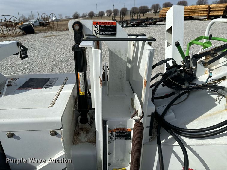 image for item OJ9476 2014 Altec CFD1217 wood chipper