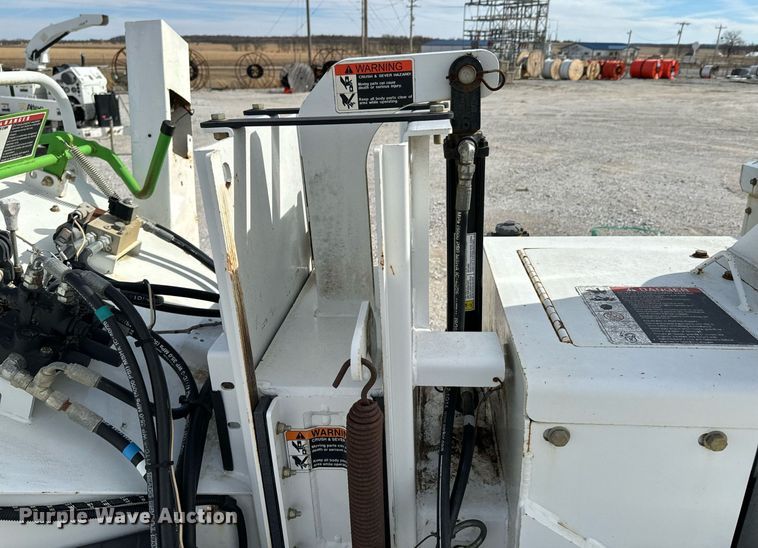 image for item OJ9476 2014 Altec CFD1217 wood chipper