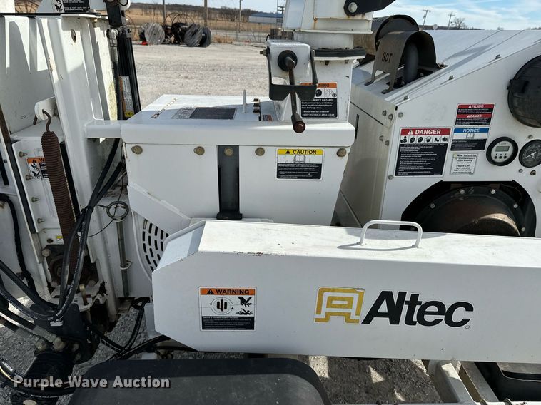 image for item OJ9476 2014 Altec CFD1217 wood chipper