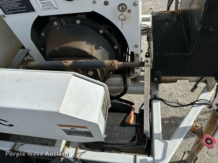 image for item OJ9476 2014 Altec CFD1217 wood chipper