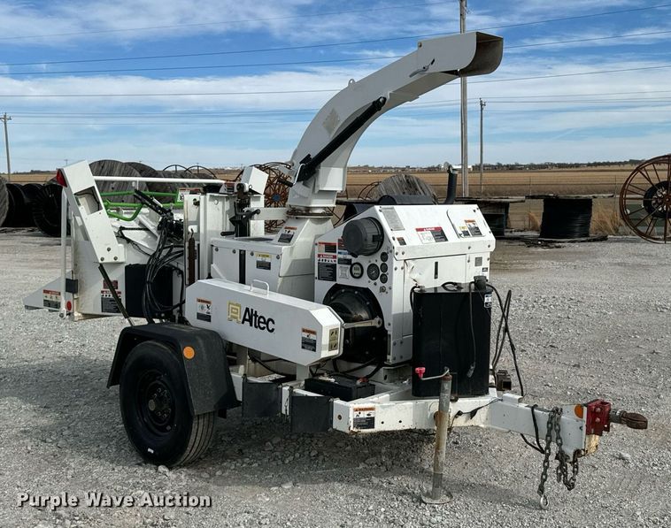 image for item OJ9477 2013 Altec CFD1217 wood chipper