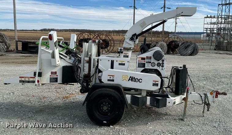 image for item OJ9477 2013 Altec CFD1217 wood chipper