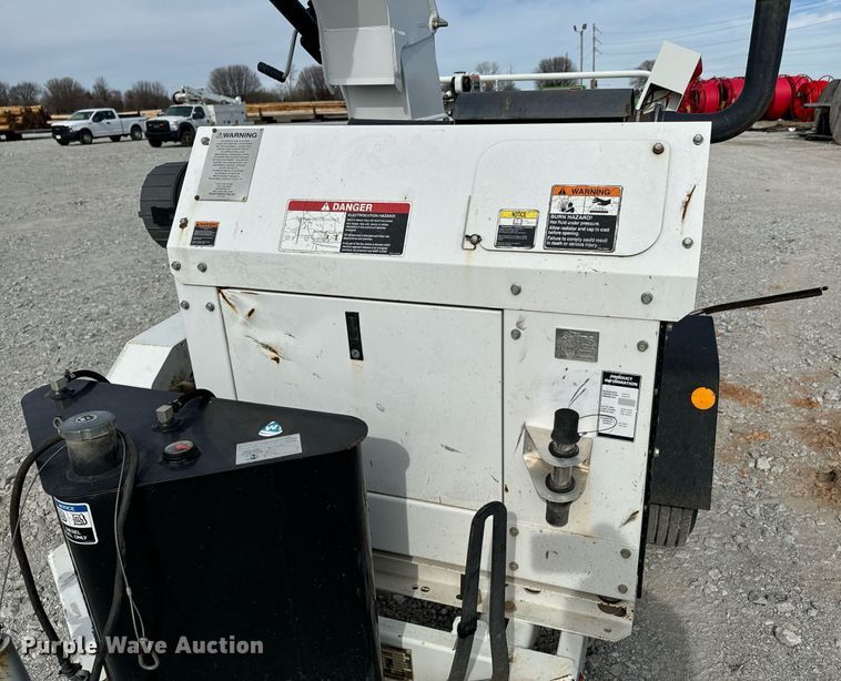 image for item OJ9477 2013 Altec CFD1217 wood chipper