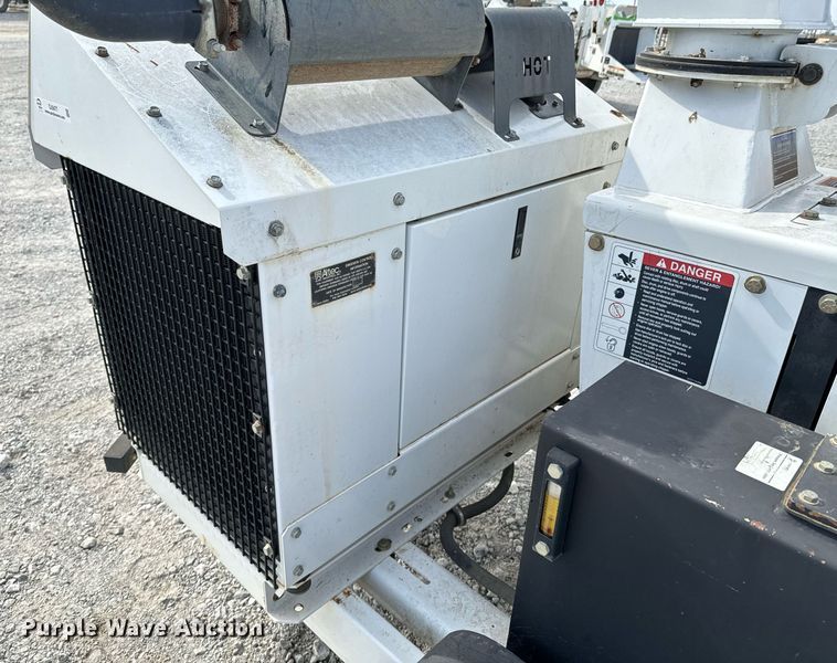 image for item OJ9477 2013 Altec CFD1217 wood chipper