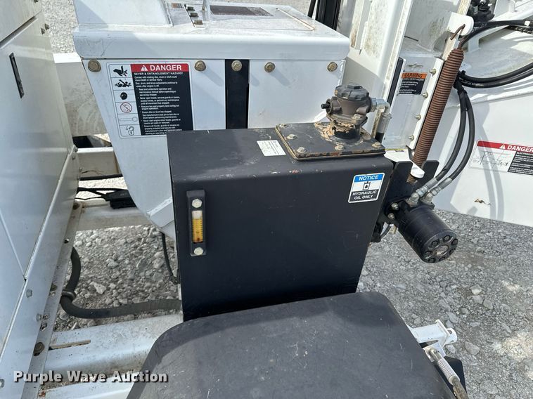 image for item OJ9477 2013 Altec CFD1217 wood chipper