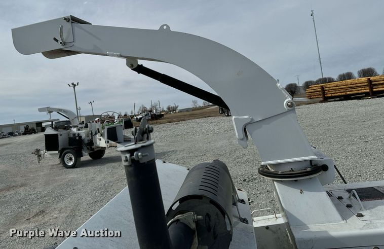 image for item OJ9477 2013 Altec CFD1217 wood chipper