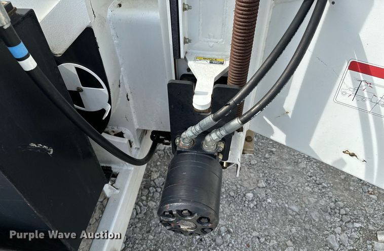 image for item OJ9477 2013 Altec CFD1217 wood chipper