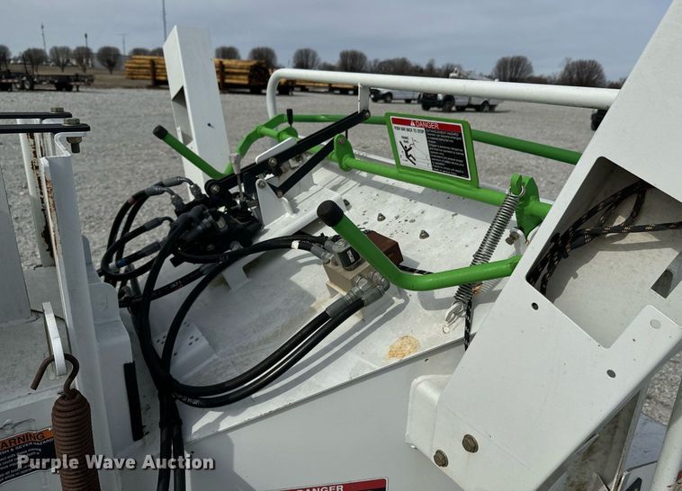 image for item OJ9477 2013 Altec CFD1217 wood chipper