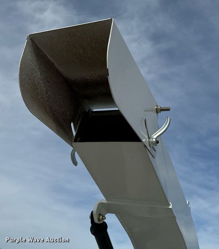 image for item OJ9477 2013 Altec CFD1217 wood chipper