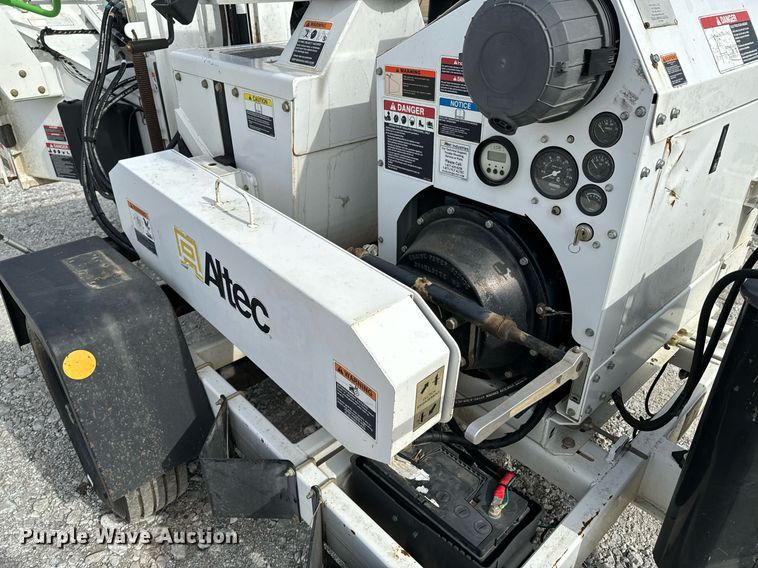 image for item OJ9477 2013 Altec CFD1217 wood chipper