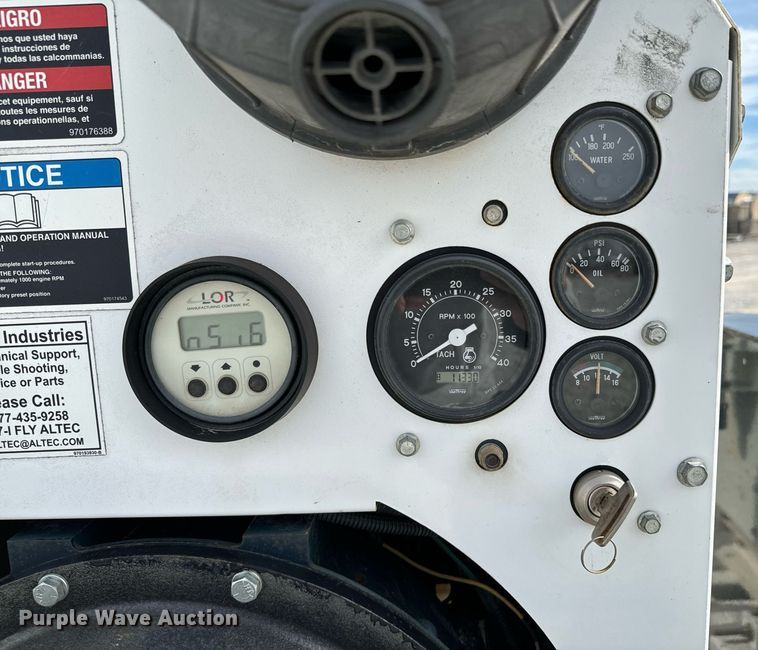 image for item OJ9477 2013 Altec CFD1217 wood chipper