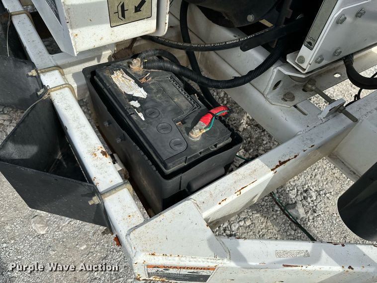 image for item OJ9477 2013 Altec CFD1217 wood chipper