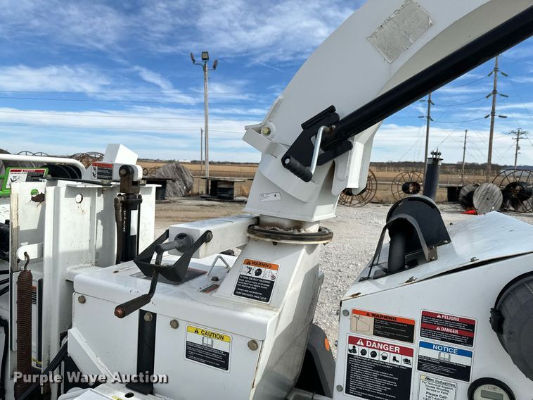 image for item OJ9477 2013 Altec CFD1217 wood chipper