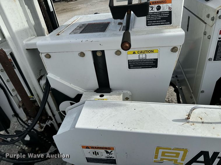 image for item OJ9477 2013 Altec CFD1217 wood chipper