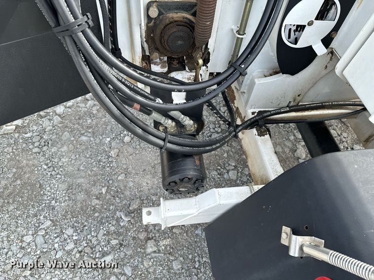 image for item OJ9477 2013 Altec CFD1217 wood chipper