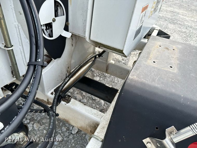 image for item OJ9477 2013 Altec CFD1217 wood chipper