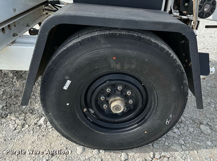 image for item OJ9477 2013 Altec CFD1217 wood chipper