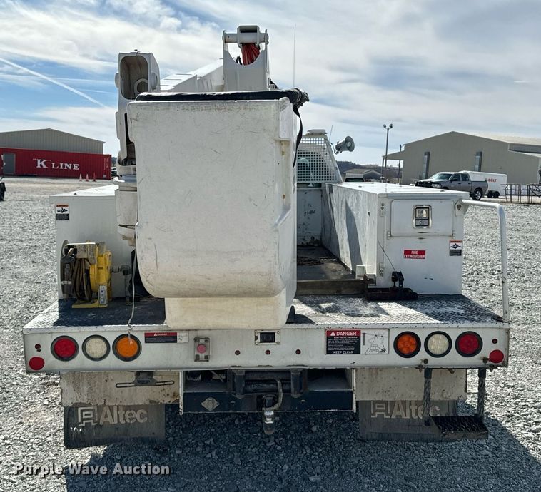 image for item OJ9481 2016 Ford F550 Super Duty     bucket truck