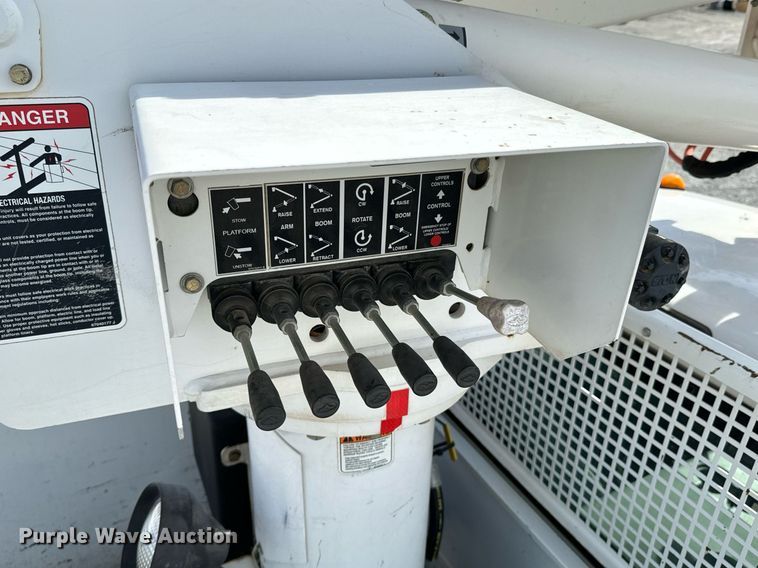 image for item OJ9481 2016 Ford F550 Super Duty     bucket truck