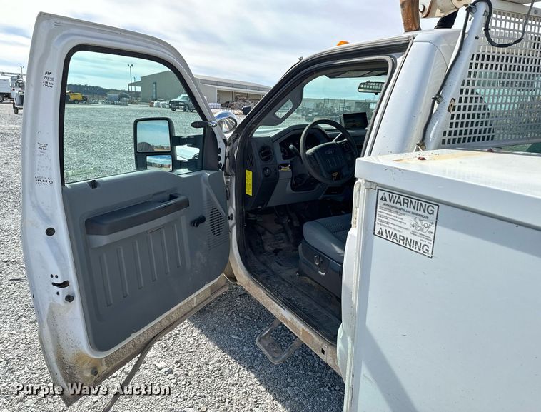 image for item OJ9481 2016 Ford F550 Super Duty     bucket truck