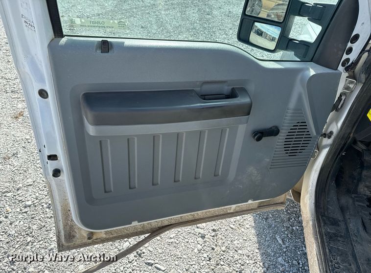 image for item OJ9481 2016 Ford F550 Super Duty     bucket truck